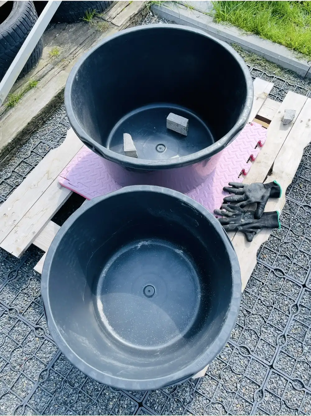 Připravené formy na odlévání pohledového betonu